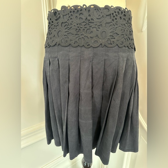 Ermanno Scervino Cotton Blend Charcoal Gray Pleated Mini Skirt- Laser Cut Detail - Picture 2 of 11